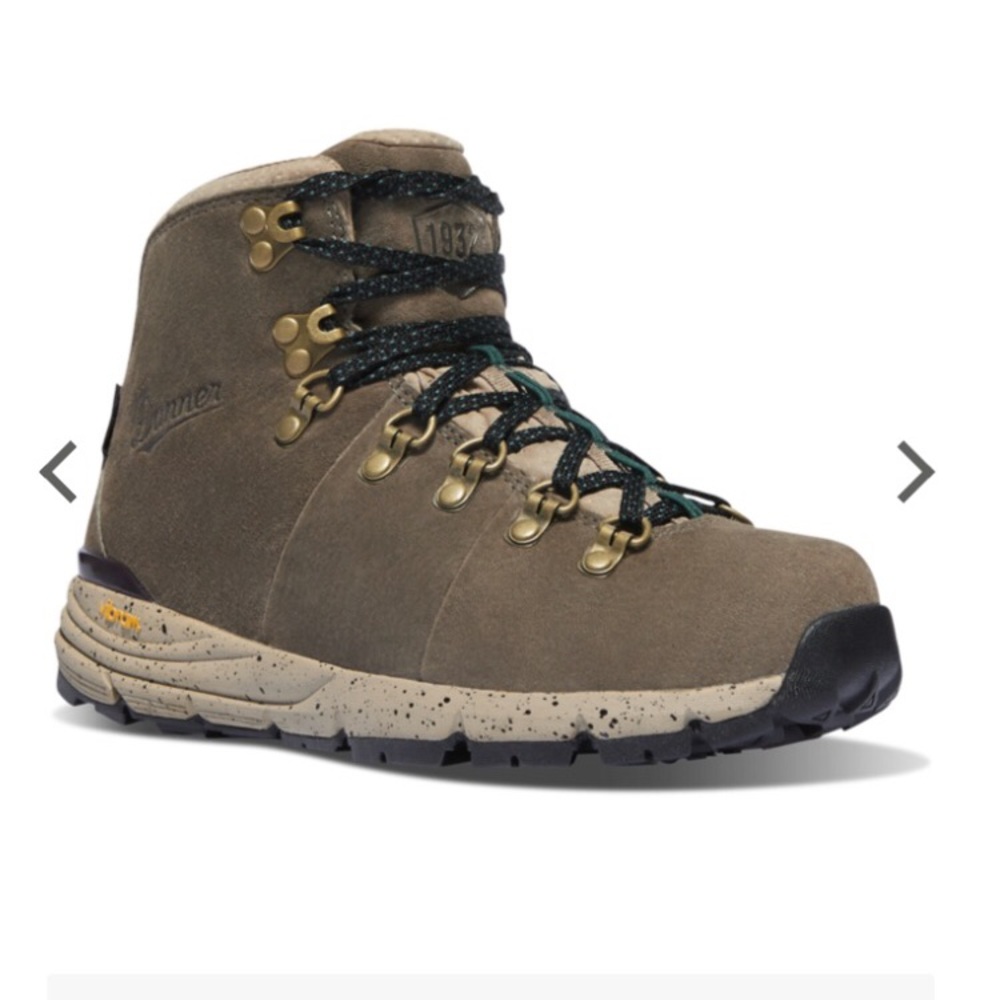 Danner Women’s Mountain 600 Hiking Boots